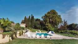 Holiday houses and vacation rentals in Provence and Languedoc, many villas with pools, southern France